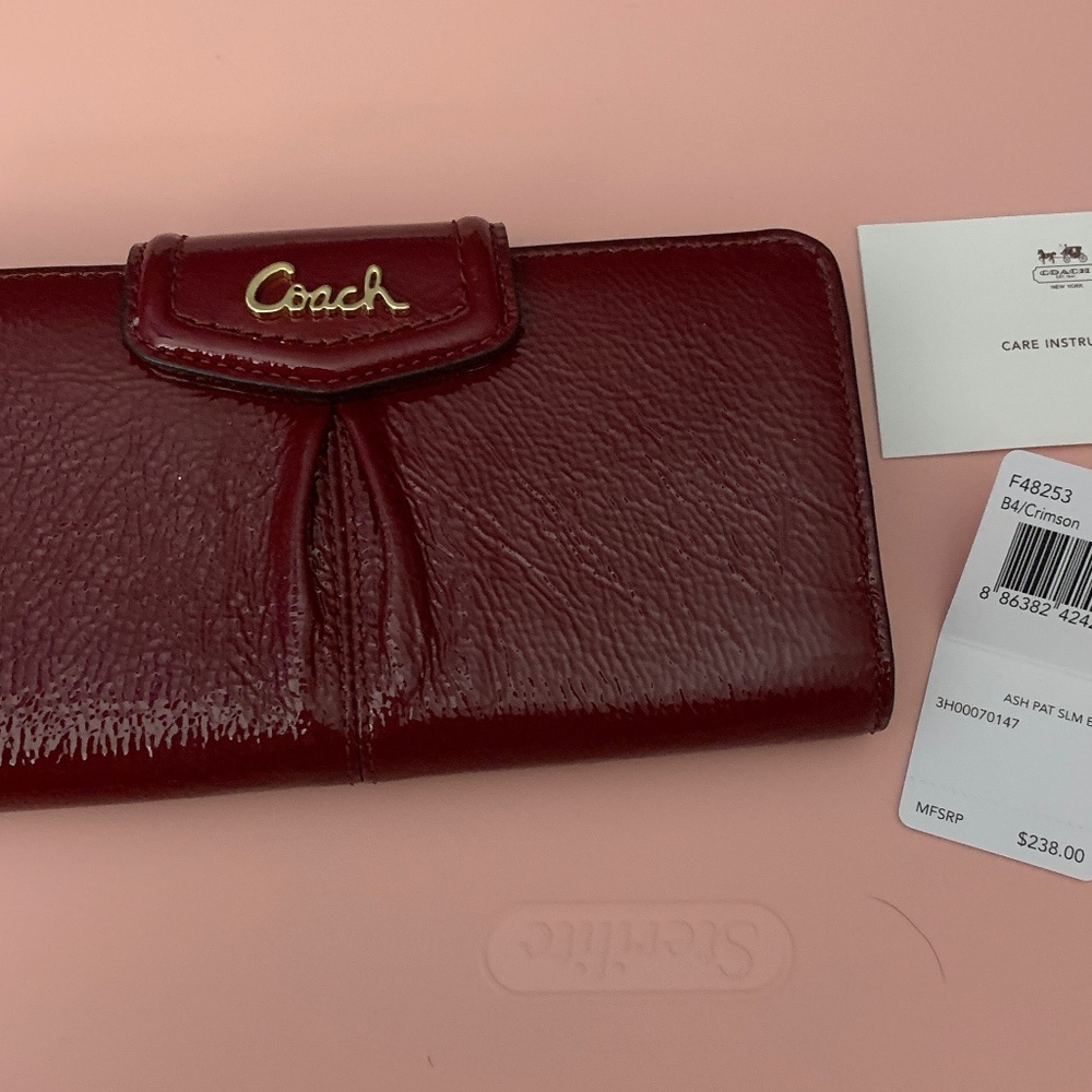 COACH PATENT LEATHER WALLET